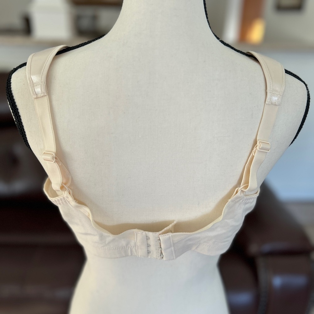 1980s Almond Satin Floral Look Lace Bow Detail Bra by Playtex-40C Never Worn - Picture 2 of 4
